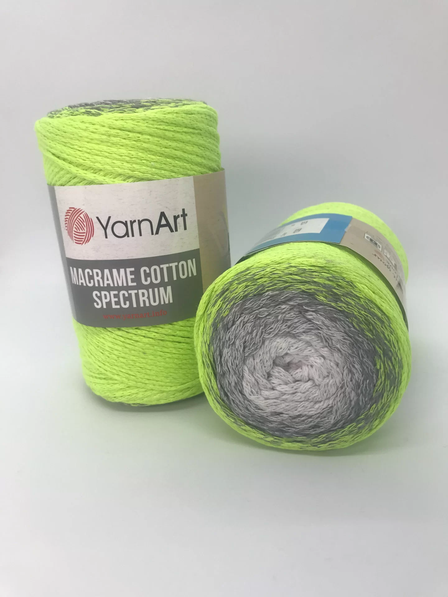 На фото Пряжа YarnArt Macrame Cotton Spectrum цвет 1326