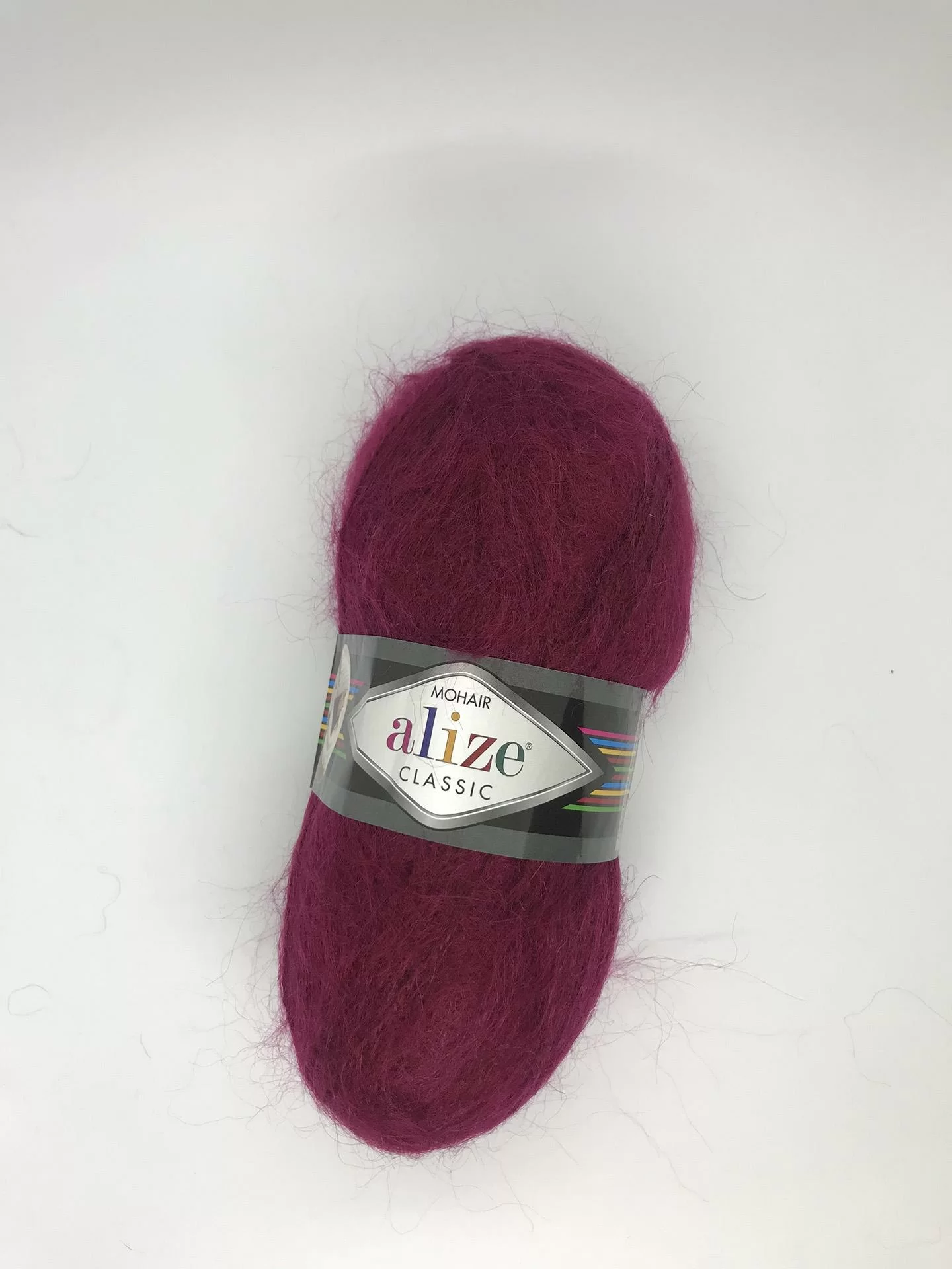 На фото Пряжа Alize Mohair Classic цвет 57