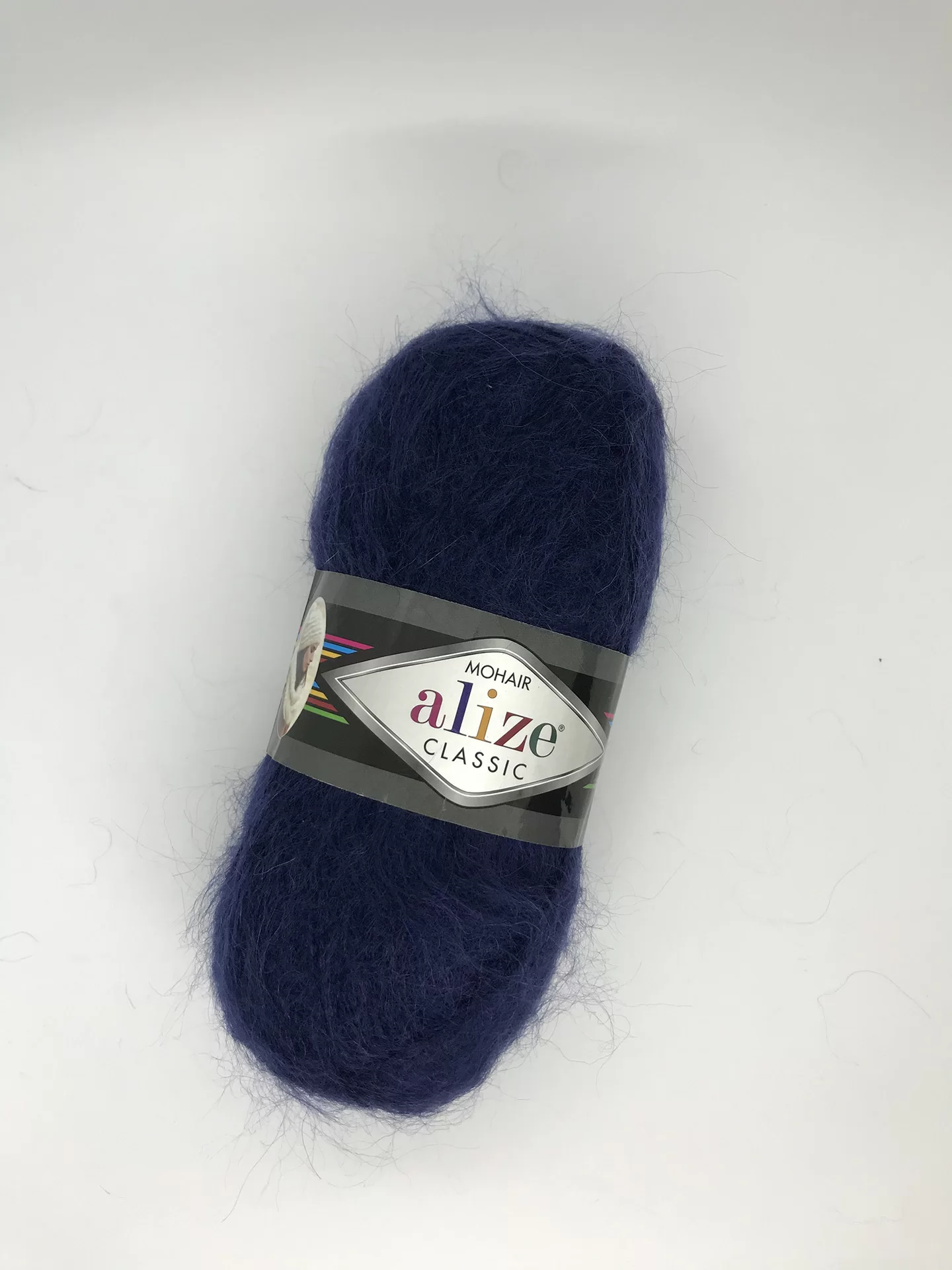 На фото Пряжа Alize Mohair Classic цвет 395