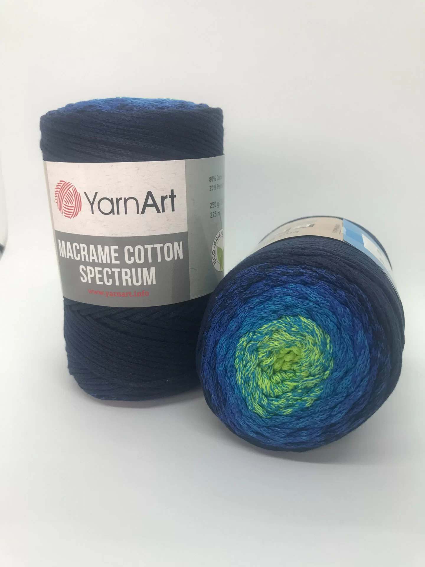 На фото Пряжа YarnArt Macrame Cotton Spectrum цвет 1323